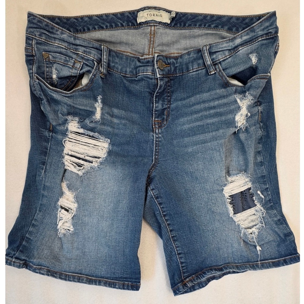 Torrid Distressed Bermuda Denim Shorts 18 Blue Crochet Lace Patch Stretch Casual